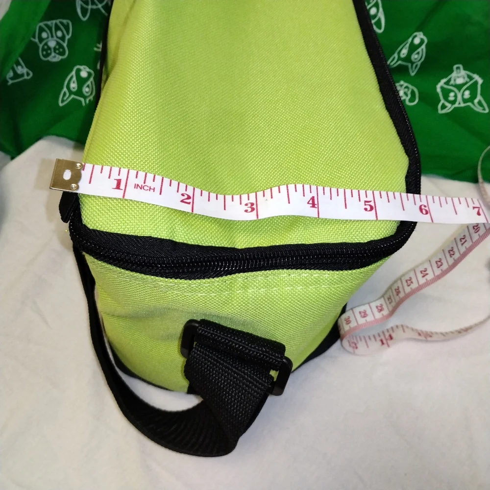 Freshpet cooler bag keeps food cold & fresh, lightweight - plus cute pet bandana